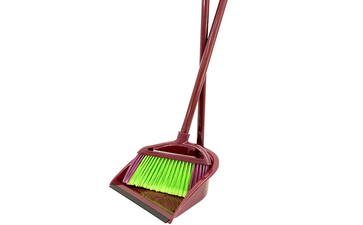 Royal Standing Broom & Dustpan (7)