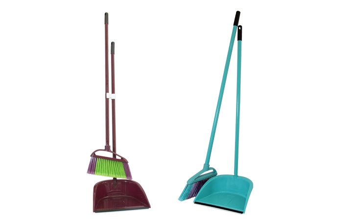 Royal Standing Broom & Dustpan (8)